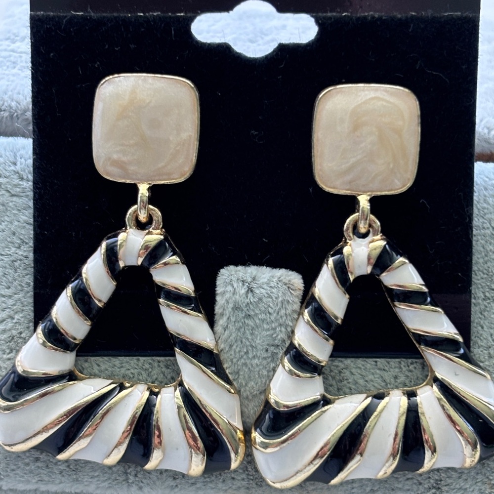 Earrings Enamel Gold Tone Black White Geometric Post Back New with Tags